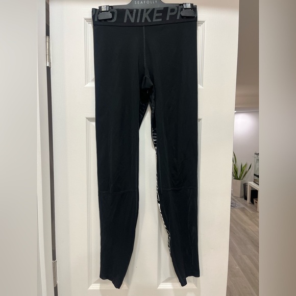 Nike Womens Pro Distort Training Legging Black and White Logo Activewear - Picture 2 of 7